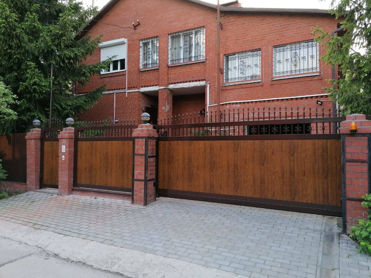 Уличные ворота DoorHan в Кемеровской области с установкой