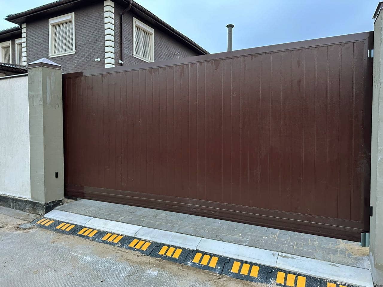 Уличные ворота DoorHan в Кемеровской области с установкой